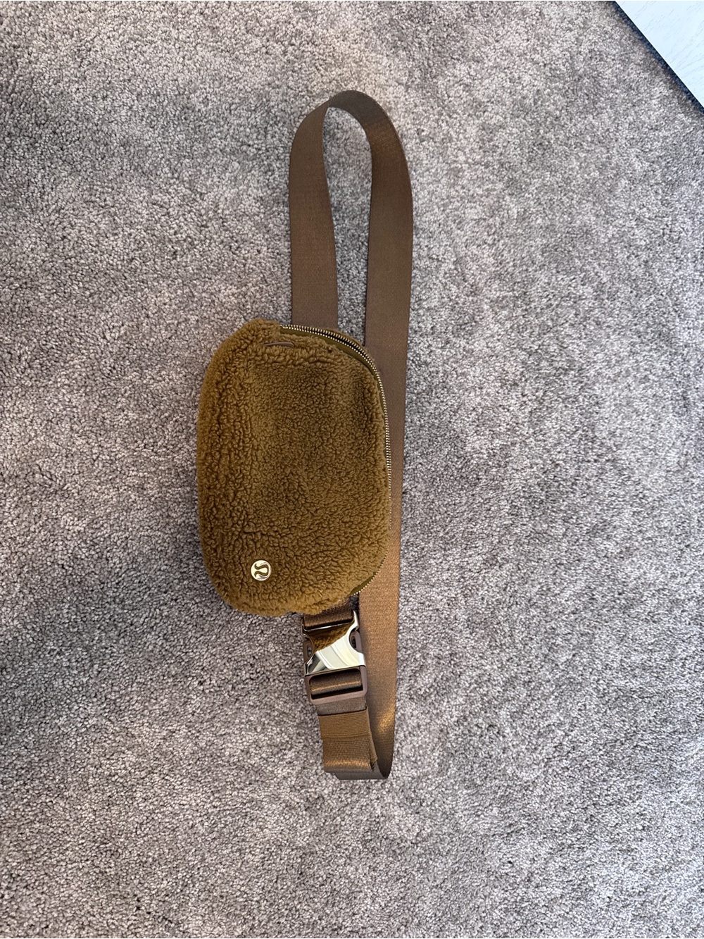 lululemon athletica Sherpa Brown Belt Bag - Picture 2 of 4